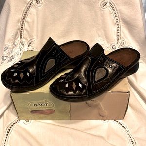NAOT PALMA WOMANS MULE LEATHER SHOES SIZE 38 EURO/ US 7-7.5 BLACK